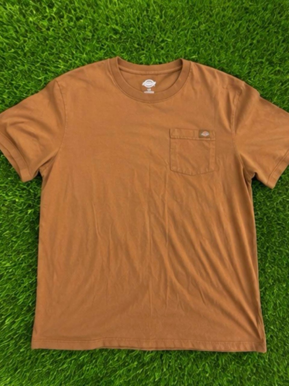 Dickies Men’s Short Sleeve Pocket Tee in Rust Brown